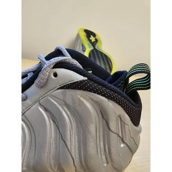 Nike Air Foamposite One Premium Metallic Silver Volt 575420 004 Sz 9.5 - Picture 4 of 7